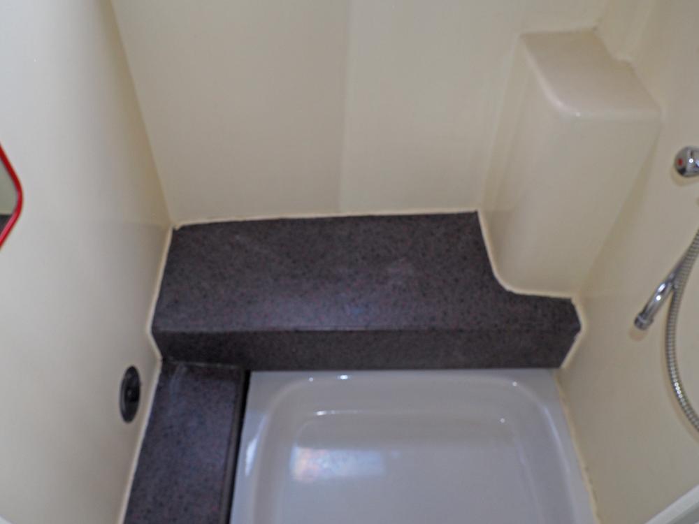 Aft cabin, Accommodation